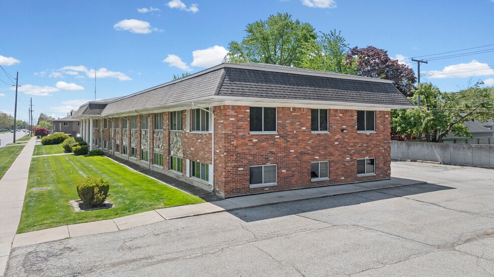 More Photos Of 28475 Greenfield Rd, Southfield Office For Sale
