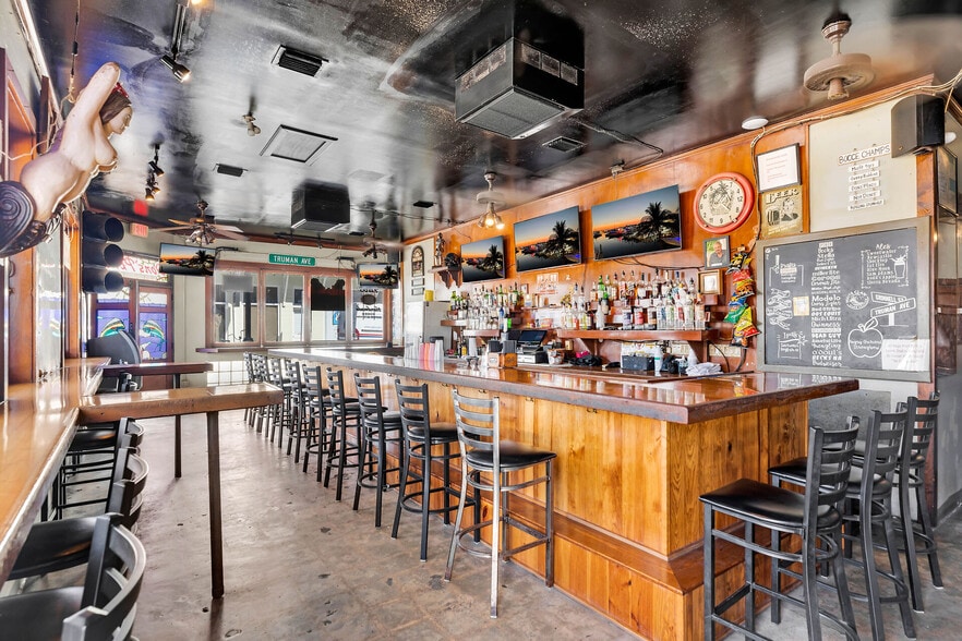 More Photos Of 1000-1006 Truman Ave, Key West Bar For Sale