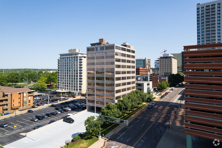 More Photos Of 225-235 S Meramec Ave, Clayton Office For Lease