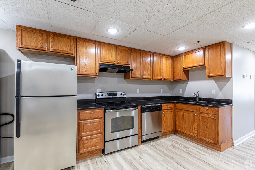 More Photos Of 82 Main St, East Hampton Apartments For Lease