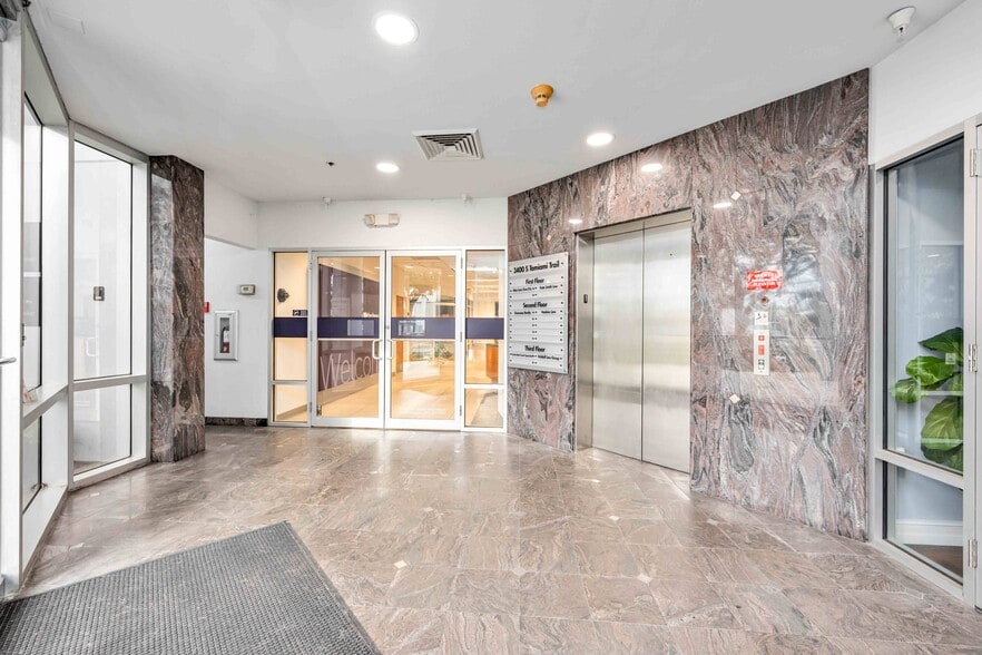 More Photos Of 3400 S Tamiami Trl, Sarasota Office For Lease