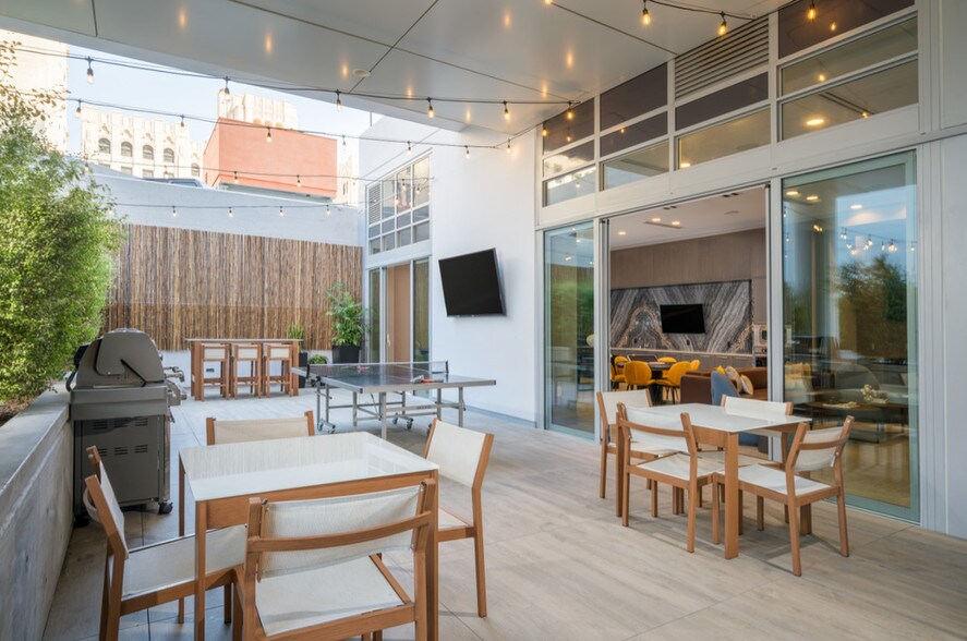 More Photos Of 825 S Hill St, Los Angeles Apartments For Lease