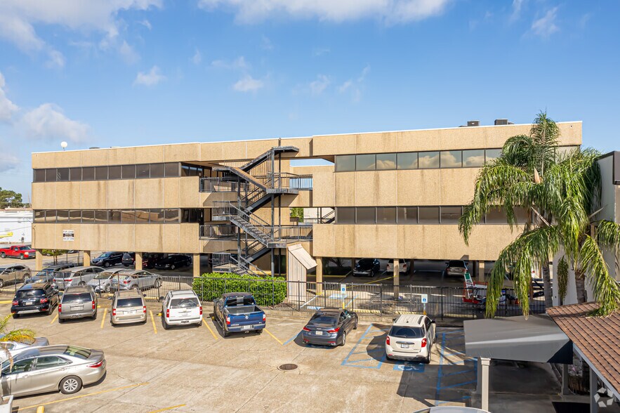 More Photos Of 3525 Hessmer Ave, Metairie Medical For Lease
