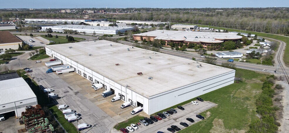 More Photos Of 13875-13899 Corporate Woods Trl, Bridgeton Distribution For Lease