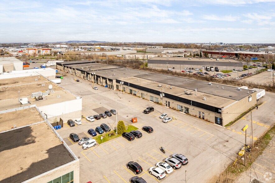 More Photos Of 26 Boul Hymus, Pointe-claire Warehouse For Lease