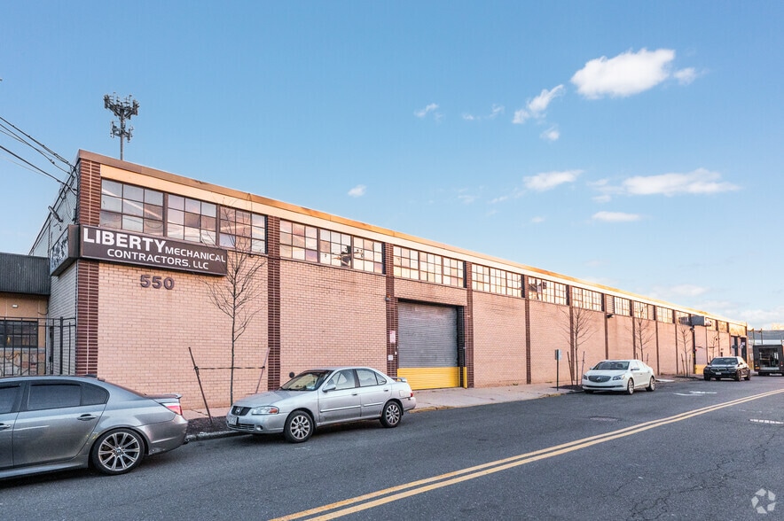 More Photos Of 550 Brush Ave NW, Bronx Warehouse For Lease