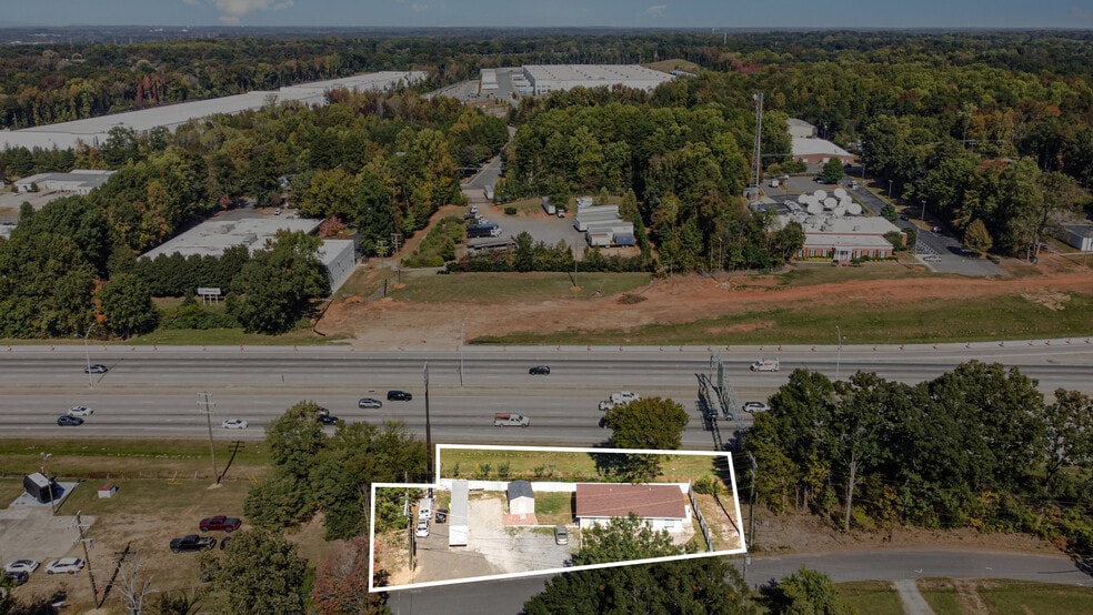 More Photos Of 9008 N Lakebrook Rd, Charlotte Light Distribution For Sale