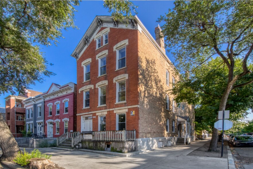 Primary Photo Of 1437 W Superior St, Chicago Apartments For Sale