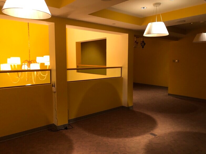 More Photos Of 127 W 4th St, Cincinnati Restaurant For Lease