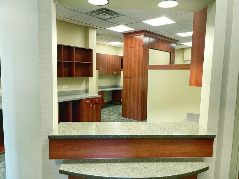 More Photos Of 900 Rand Rd, Des Plaines Medical For Lease