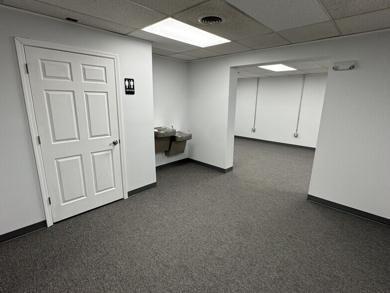 More Photos Of 1101 5th Ave, Coraopolis Office For Sale