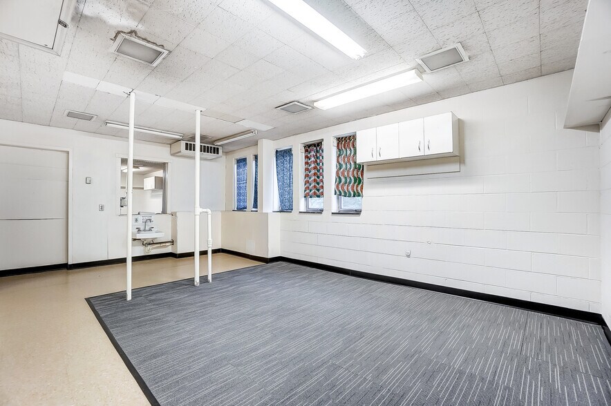 More Photos Of 1106 E High St, Springfield Schools For Sale