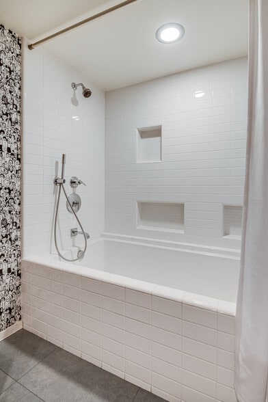 More Photos Of 2100 Abbot Kinney Blvd, Venice Office For Lease