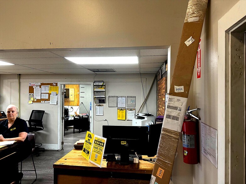 More Photos Of 2227 Gulf Fwy, League City Warehouse For Lease