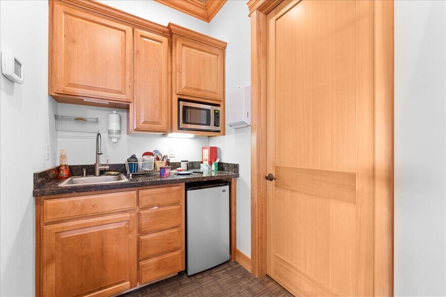 More Photos Of 817 Ohare Pky, Medford Loft Creative Space For Sale