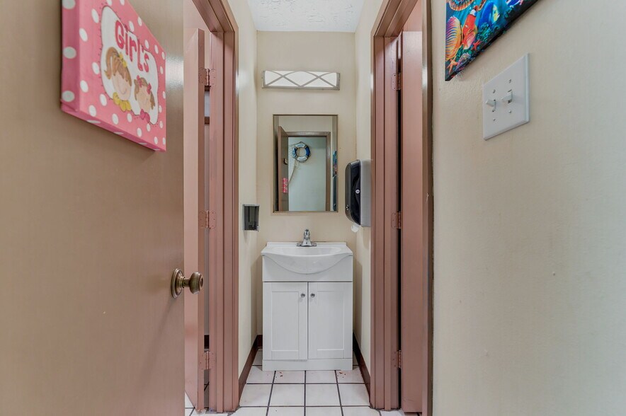 More Photos Of 3401 N Frazier St, Conroe Specialty For Sale