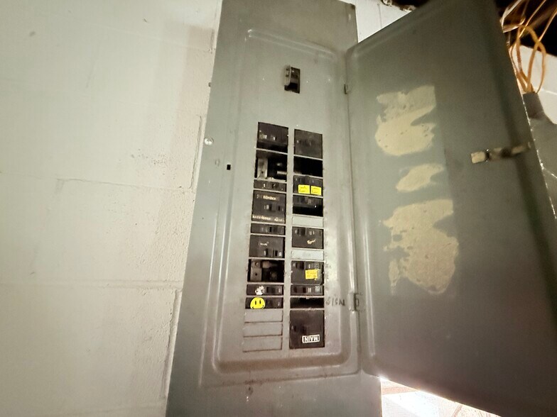 More Photos Of 7154 Richmond Hwy, Tappahannock Light Manufacturing For Sale