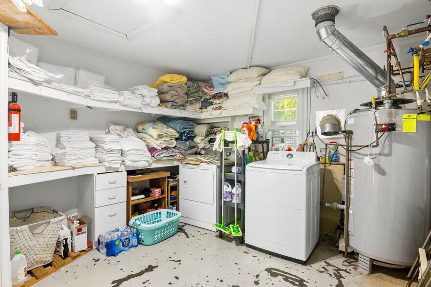 More Photos Of 4871 U.S. 31, Eastport Hotel For Sale