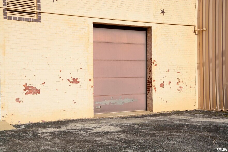 More Photos Of 119 W Carroll St, Macomb Office For Sale