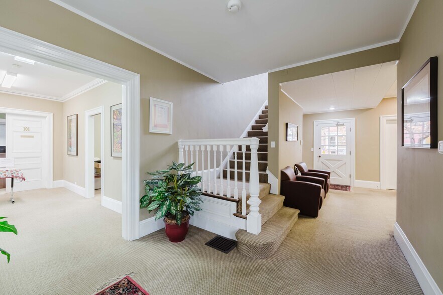 More Photos Of 2165 SW Main St, Portland Office For Sale