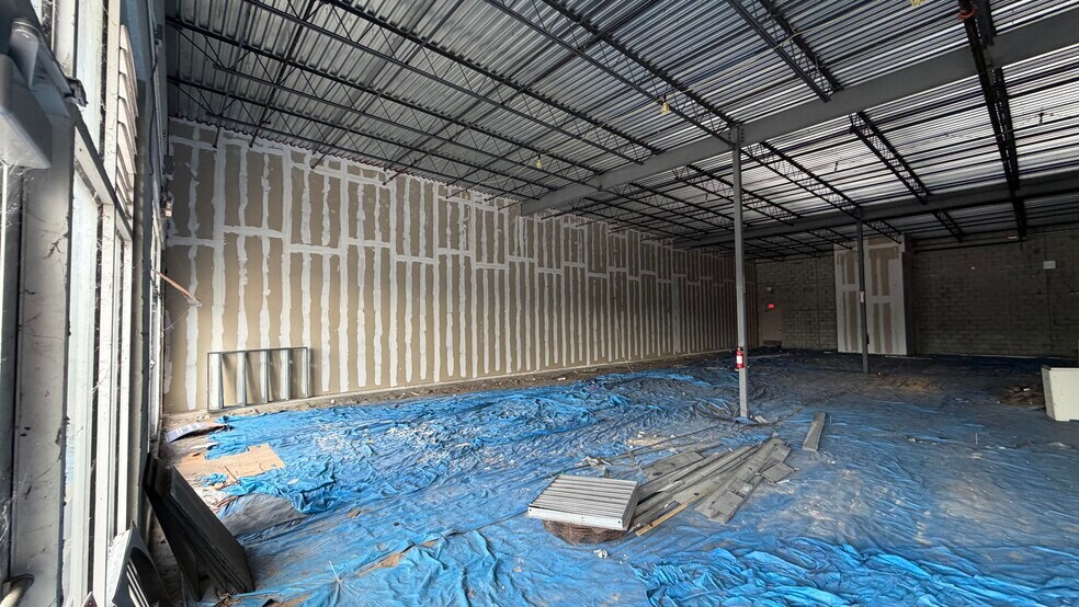 More Photos Of 12187-12299 E Colonial Dr, Orlando Storefront For Lease