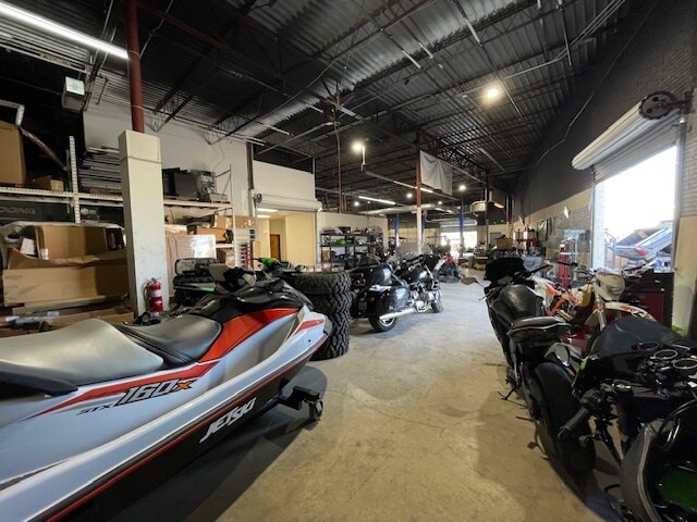 More Photos Of 13700 N Stemmons Fwy, Farmers Branch Freestanding For Lease