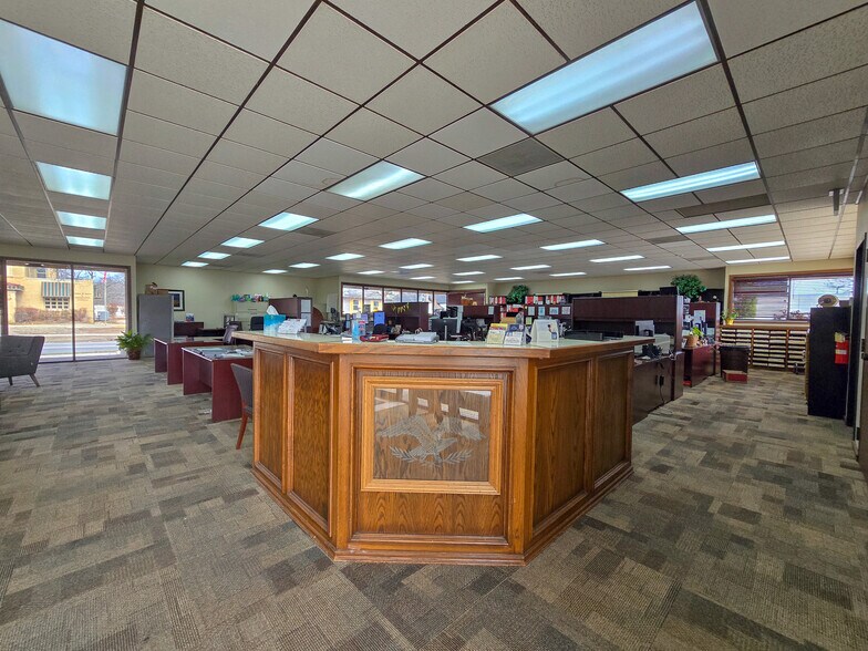More Photos Of 123 W Highland St, Shawnee Office For Sale