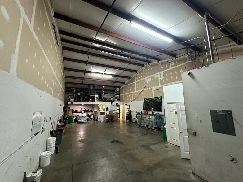 More Photos Of 771 Shallowford Rd, Marietta Flex For Lease