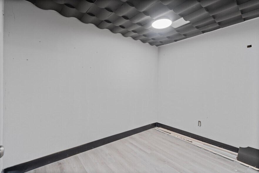 More Photos Of 10203 Old Manchaca Rd, Austin Flex For Lease