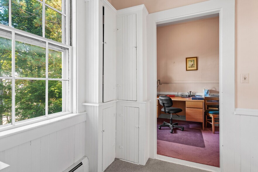 More Photos Of 25 Oak St, Boothbay Harbor Specialty For Sale