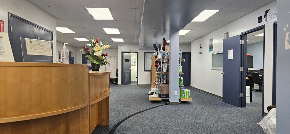More Photos Of 94-479 Ukee St, Waipahu Flex For Lease
