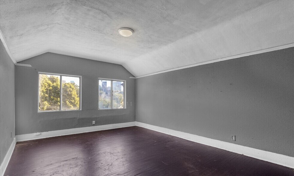 More Photos Of 275 S Union Ave, Los Angeles Apartments For Sale