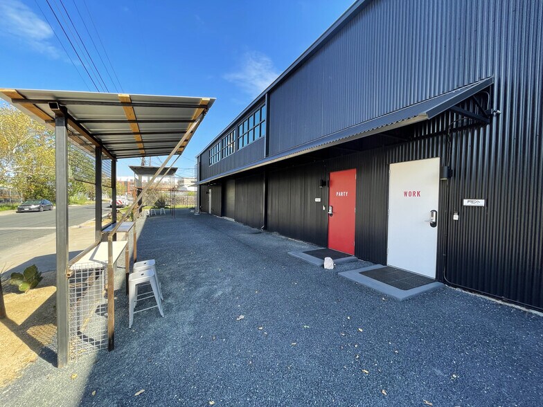 More Photos Of 3700 Thompson St, Austin Loft Creative Space For Lease