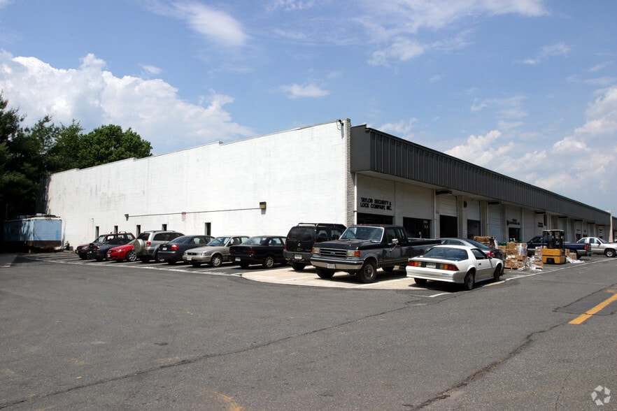 More Photos Of 8501-8585 Atlas Dr, Gaithersburg Warehouse For Lease