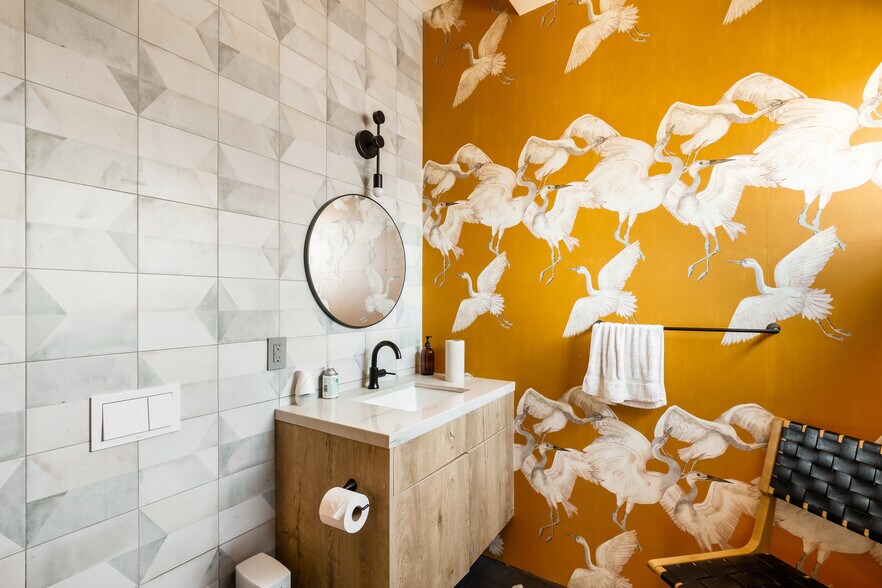More Photos Of 2478 Penmar Ave, Venice Dormitory For Sale