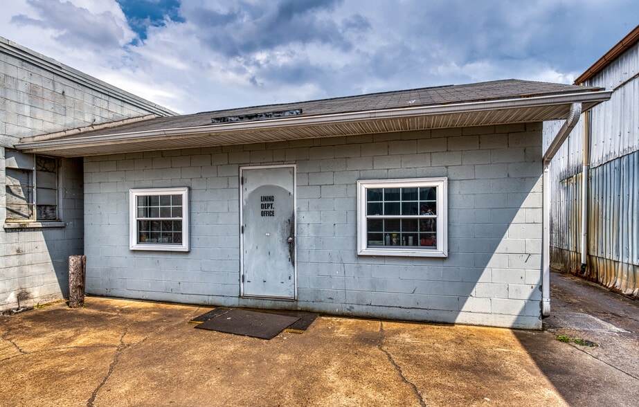 More Photos Of 1076 Airport Rd, Tappahannock Warehouse For Lease