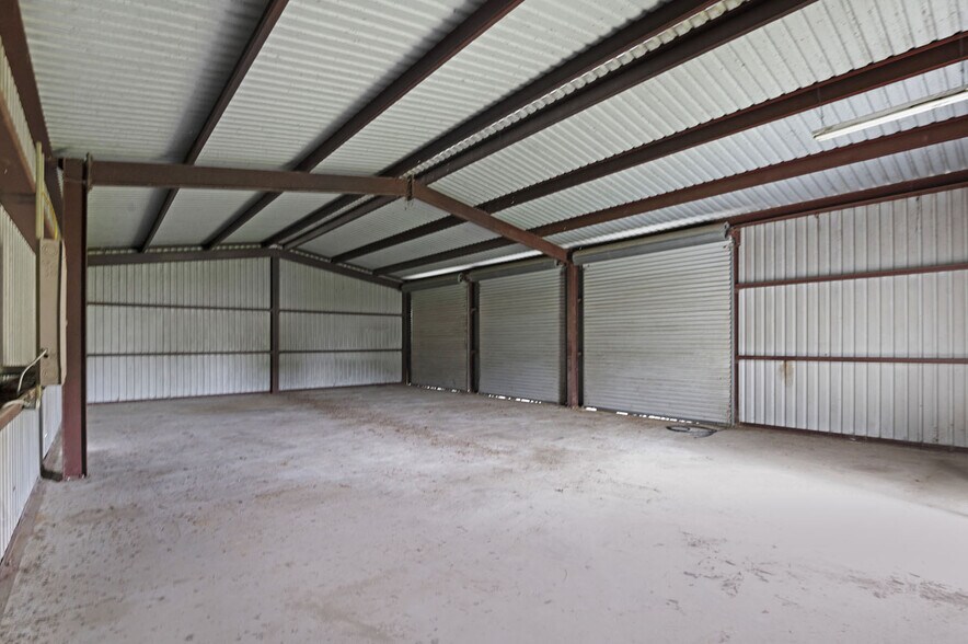 More Photos Of 21034 US Highway 96 S, Kirbyville Flex For Sale