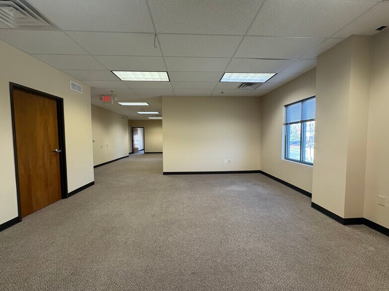 More Photos Of 100 NE Missouri Rd, Lee's Summit Medical For Lease
