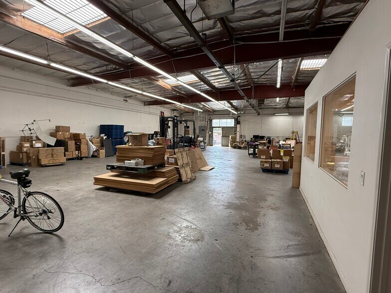 More Photos Of 13227 San Fernando Rd, Rancho Cascades Warehouse For Lease