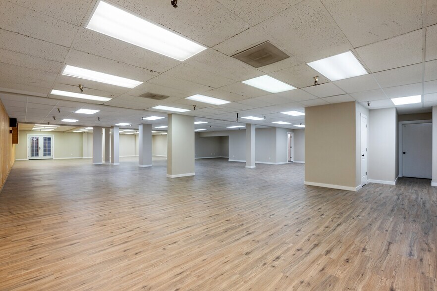 More Photos Of 322-332 SE 82nd Ave, Portland Storefront Retail Office For Lease