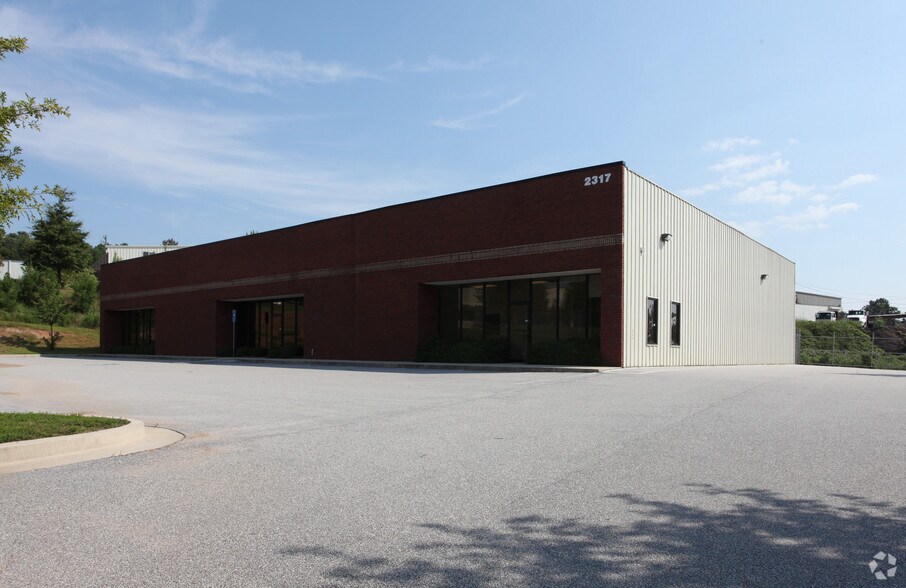More Photos Of 2317 Danbury Ln, Gainesville Warehouse For Lease