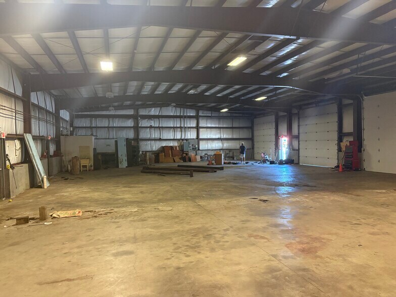 More Photos Of 27 Appian Way, Smithfield Warehouse For Lease