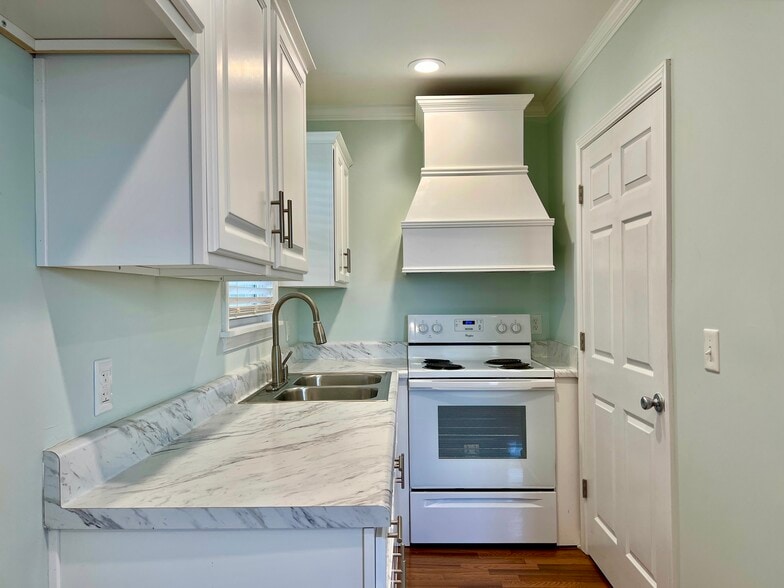 More Photos Of 103 N High St, Franklin Office Residential For Sale