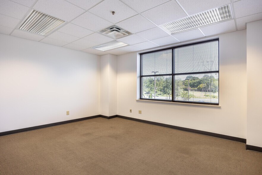 More Photos Of 3855 N Ocoee St, Cleveland Office For Sale