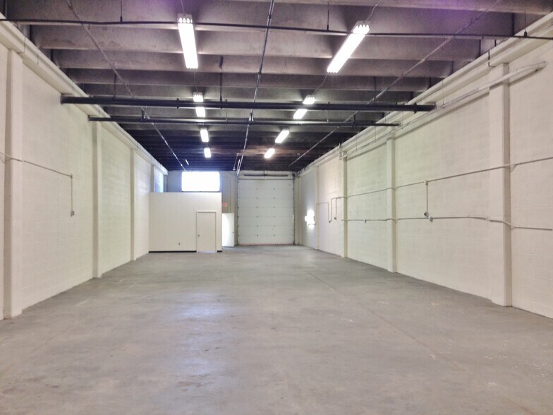 More Photos Of 3800-3842 West St, Landover Warehouse For Lease