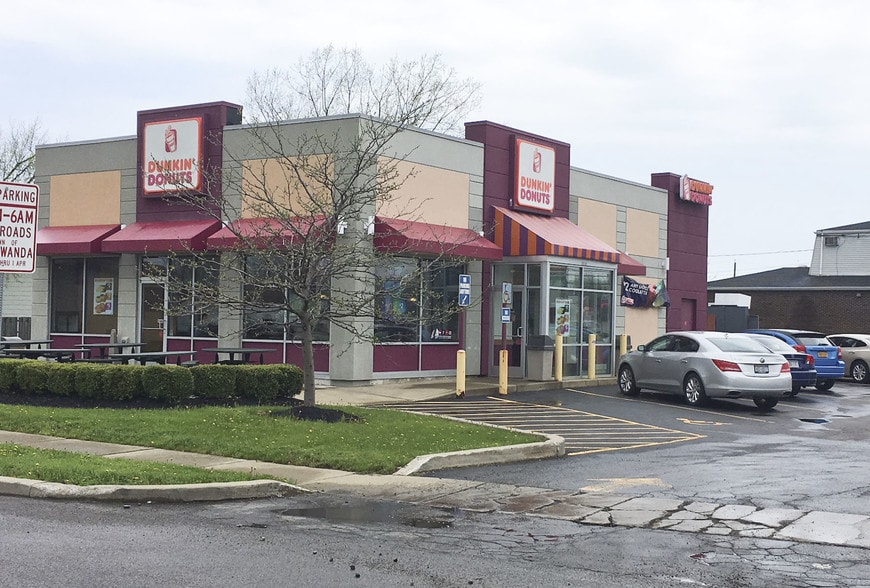 Primary Photo Of 2112 Niagara Falls Blvd, Tonawanda Fast Food For Sale