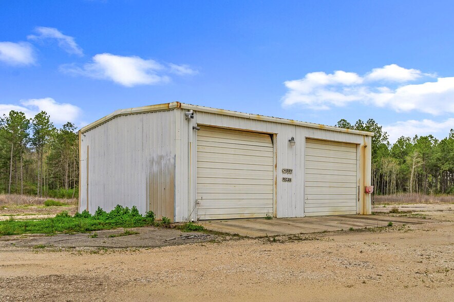 More Photos Of 21034 US Highway 96 S, Kirbyville Flex For Sale