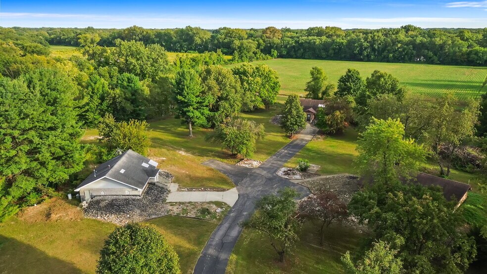 More Photos Of 2507 E 1100 N, Demotte Apartments For Sale