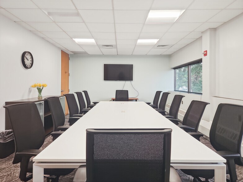 More Photos Of 945 Concord St, Framingham Coworking Space