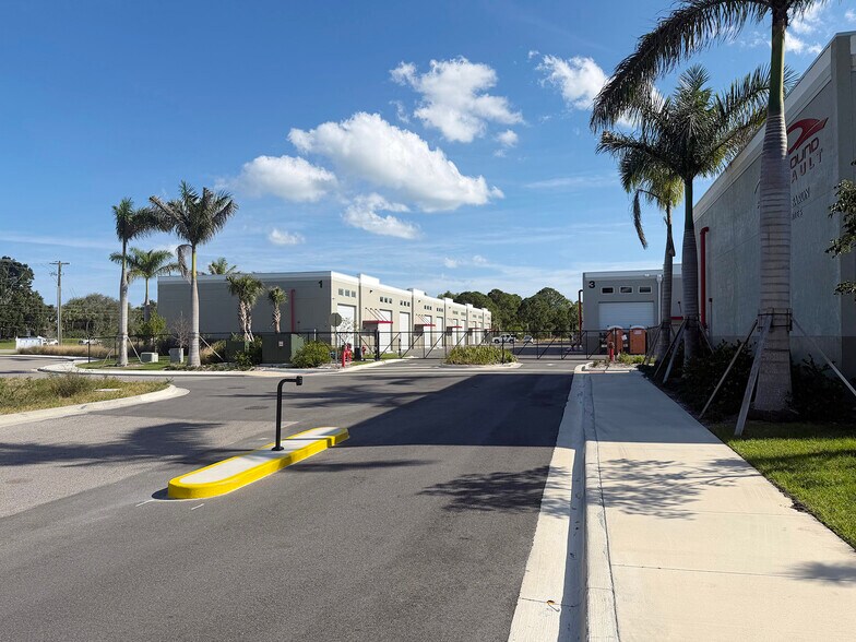 More Photos Of 7040 SE Federal Hwy, Hobe Sound Warehouse For Sale